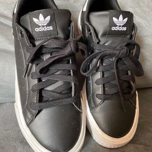Adidas black tennis shoes